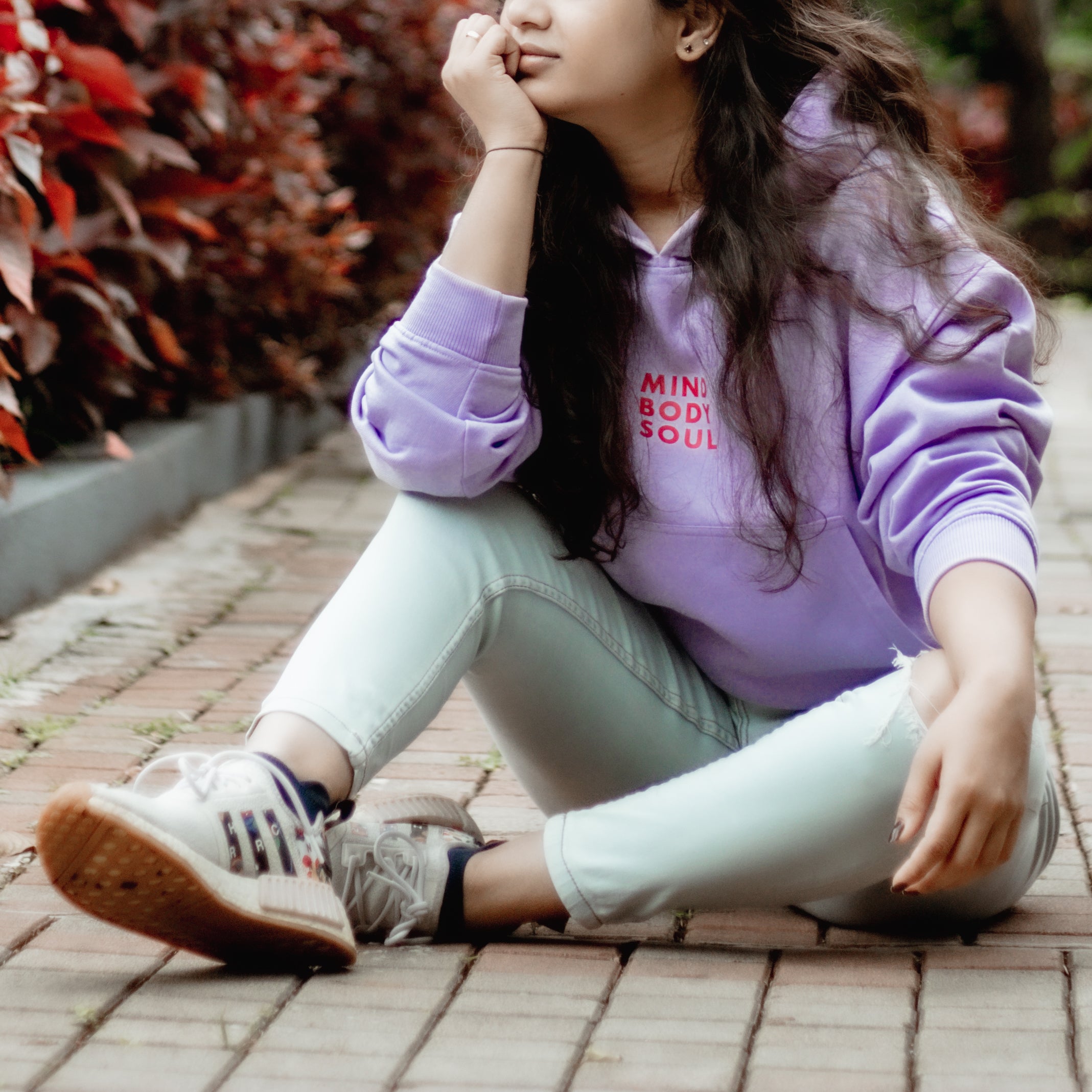 Woman in black hoodie and blue denim jeans sitting on ground photo – Free  Portaits Image on Unsplash
